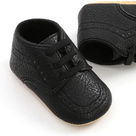 Chic Steps: Classic Black Baby Shoes for Style and Comfort - Picture 1 of 6